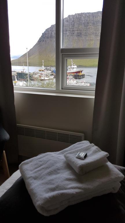 Harbour Inn - Guesthouse Bíldudalur Zewnętrze zdjęcie